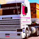 Skins Scania 113 Frontal Branca Clássica Com Faixas Originais e Carreta Bitrem Com Carga de Madeiras